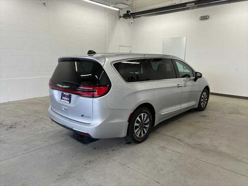 2023 Chrysler Pacifica Hybrid Limited