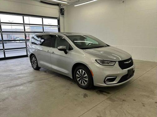 2023 Chrysler Pacifica Hybrid Limited