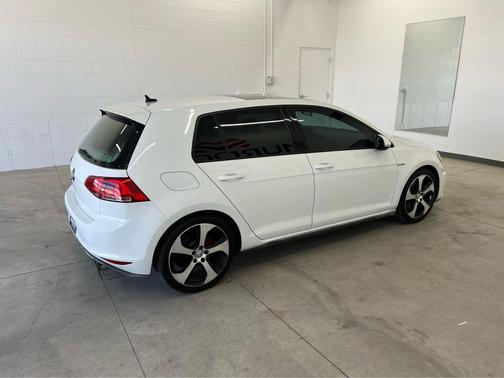 2015 Volkswagen Golf GTI 2.0T SE 4-Door