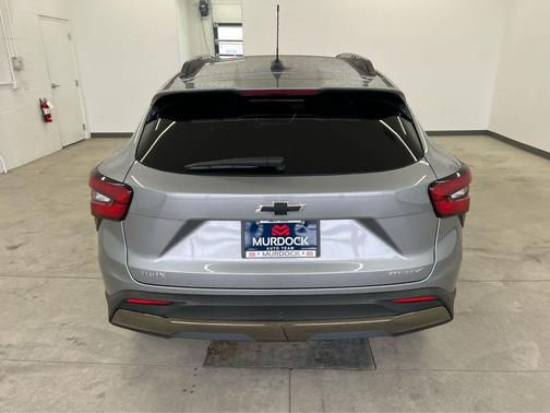 Sterling Gray Metallic 2025 Chevrolet Trax FWD ACTIV