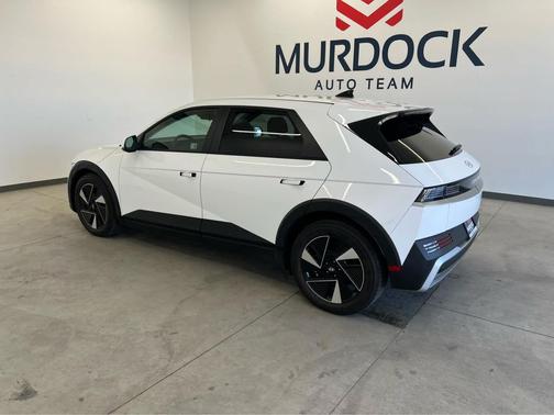 Atlas White 2025 Hyundai IONIQ 5 SE