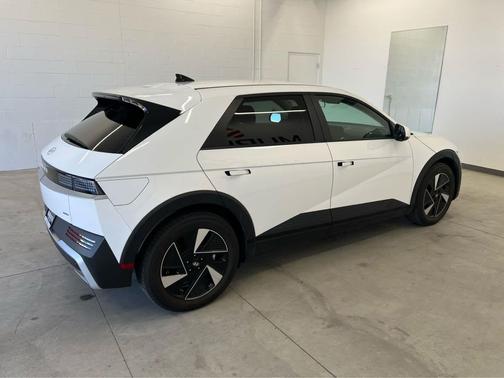 Atlas White 2025 Hyundai IONIQ 5 SE