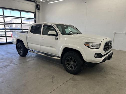 Super White 2017 Toyota Tacoma SR5