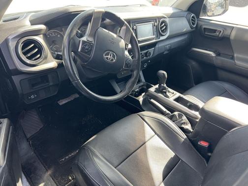 Super White 2017 Toyota Tacoma SR5