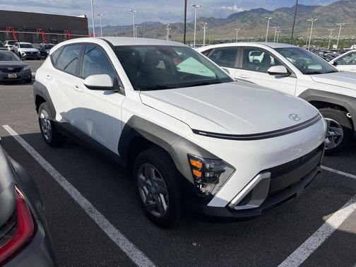 Atlas White 2026 Hyundai KONA SE
