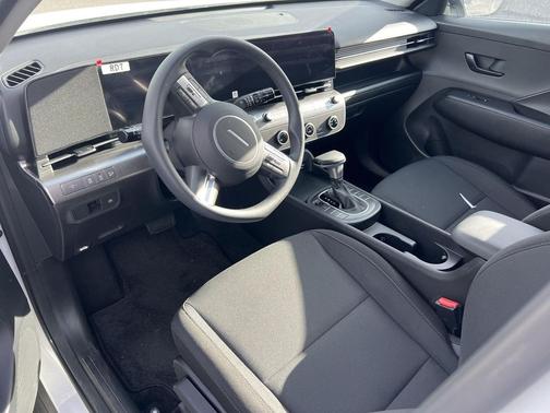 Atlas White 2026 Hyundai KONA SE