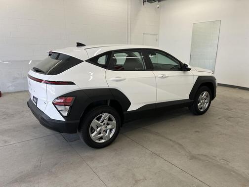 Atlas White 2026 Hyundai KONA SE