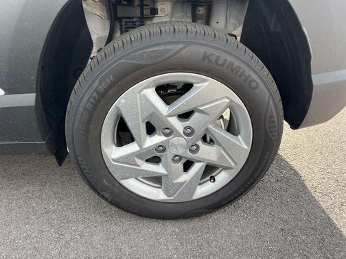 Atlas White 2026 Hyundai KONA SE
