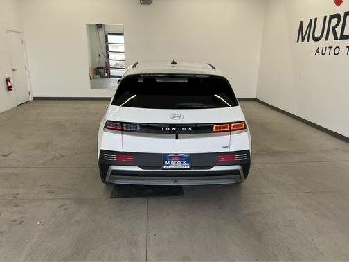 Atlas White 2025 Hyundai IONIQ 5 SE