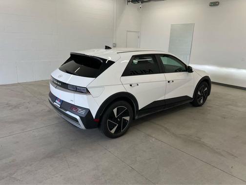 Atlas White 2025 Hyundai IONIQ 5 SE