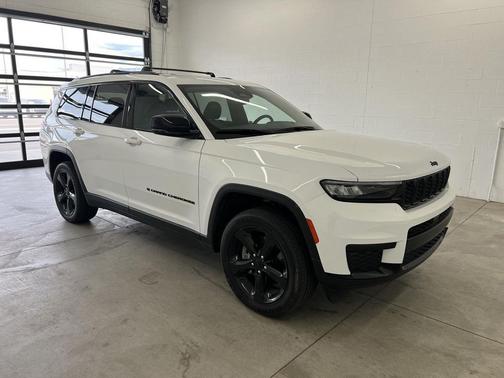 Bright White Clearcoat 2023 Jeep Grand Cherokee L Altitude