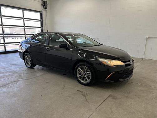 Midnight Black Metallic 2016 Toyota Camry SE