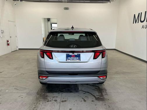Shimmering Silver 2025 Hyundai TUCSON SE