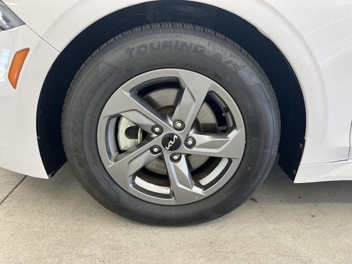 Glacial White Pearl 2023 Kia K5 LXS