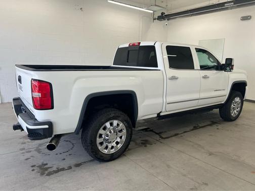 2016 GMC Sierra 2500 Denali