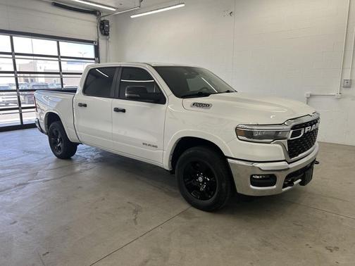 Bright White Clearcoat 2025 RAM 1500 Big Horn/Lone Star