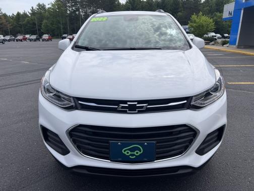 Summit White 2022 Chevrolet Trax LT