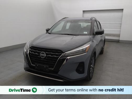 Gray 2021 Nissan Kicks SR