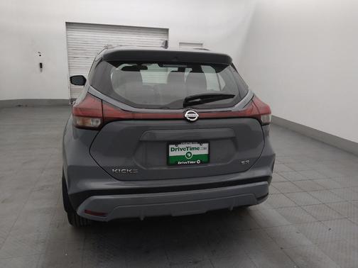 Gray 2021 Nissan Kicks SR