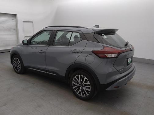 Gray 2021 Nissan Kicks SR
