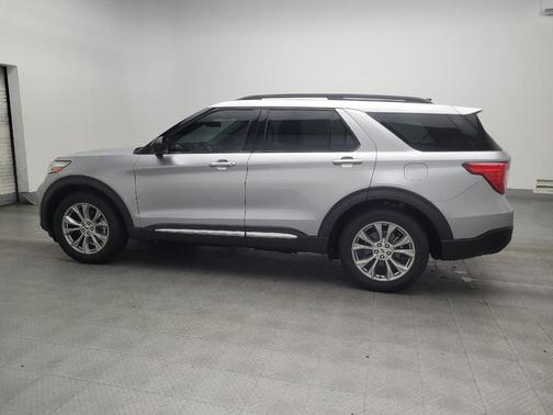 Iconic Silver Metallic 2021 Ford Explorer XLT