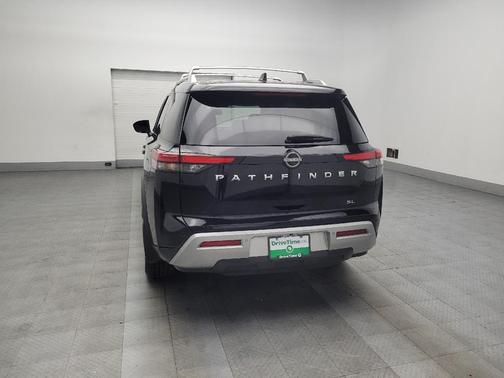2022 Nissan Pathfinder SL 2WD