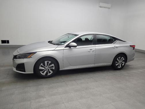 Brilliant Silver Metallic 2023 Nissan Altima S FWD