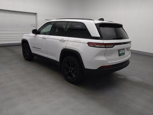 Bright White Clearcoat 2023 Jeep Grand Cherokee Altitude