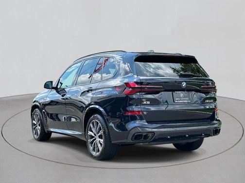 2025 BMW X5 M60i