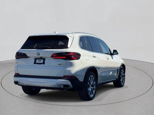 Alpine White 2026 BMW X5 xDrive40i
