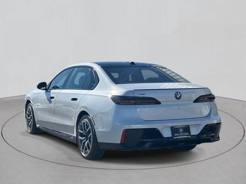 2025 BMW 750e xDrive