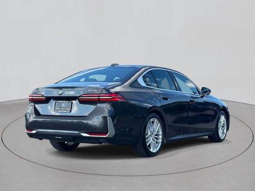 2024 BMW 530 i xDrive