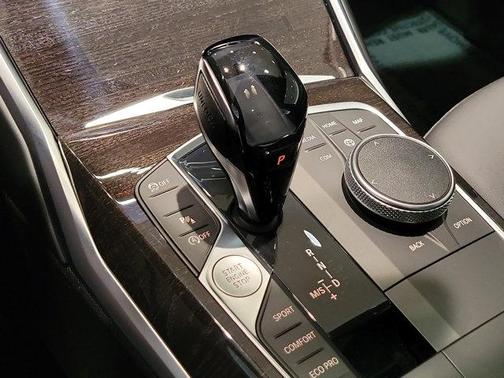 Photo 5 of 32 of 2019 BMW 330 i xDrive