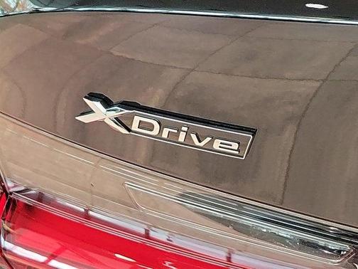 Photo 3 of 32 of 2019 BMW 330 i xDrive