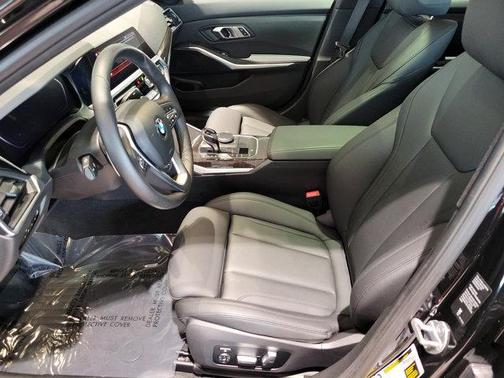 Photo 4 of 32 of 2019 BMW 330 i xDrive