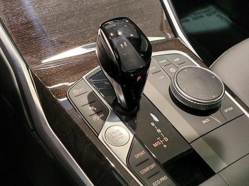 Photo 5 of 32 of 2019 BMW 330 i xDrive