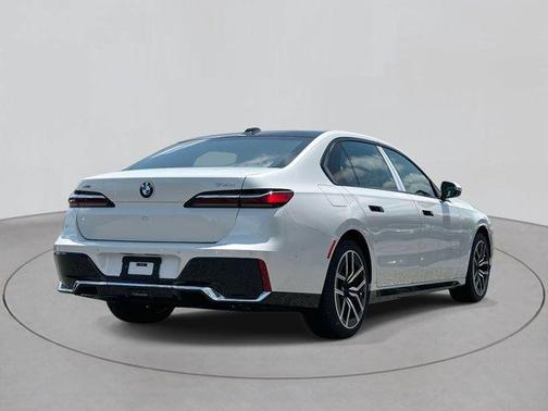 2025 BMW 740 i xDrive