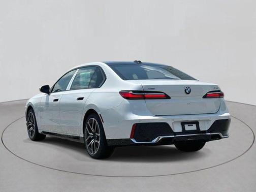 2025 BMW 740 i xDrive