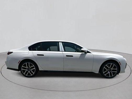 2025 BMW 740 i xDrive