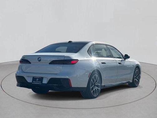 2025 BMW 740 i xDrive