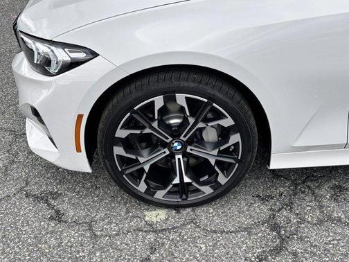 2025 BMW 330 i xDrive