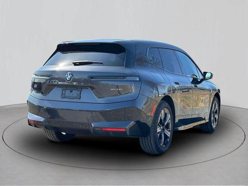 2025 BMW iX xDrive50