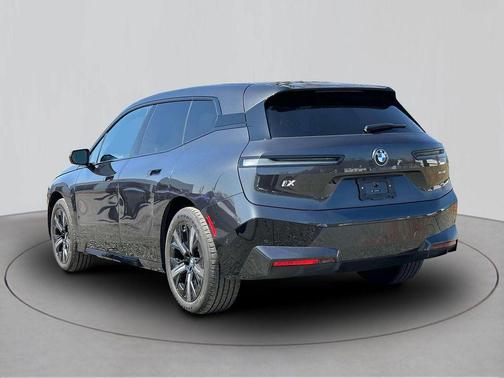 2025 BMW iX xDrive50