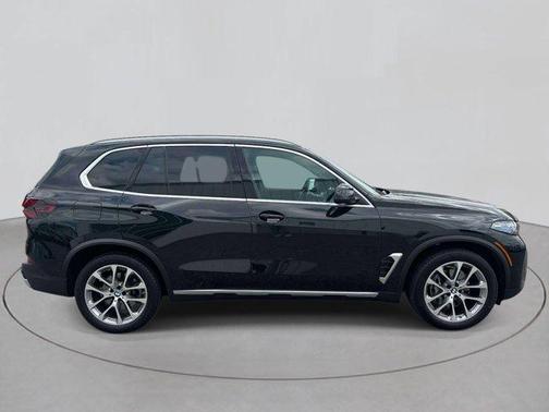 Black Sapphire Metallic 2026 BMW X5 xDrive40i