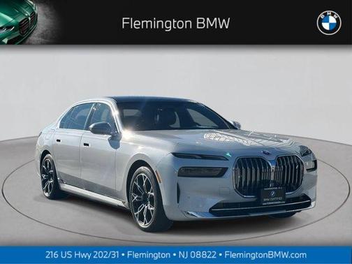 Mineral White Metallic 2025 BMW i7 eDrive50