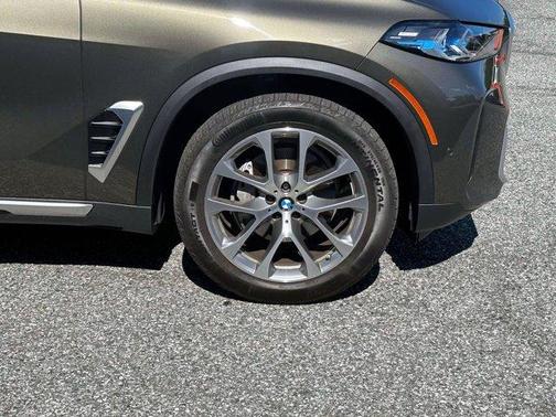 Manhattan Green Metallic 2026 BMW X5 xDrive40i