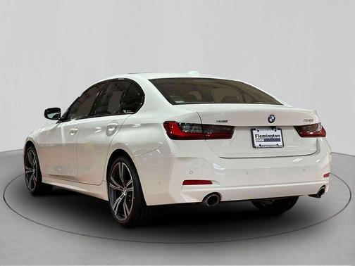 2023 BMW 330 i xDrive