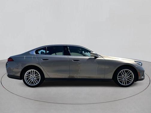 2025 BMW 530 i xDrive