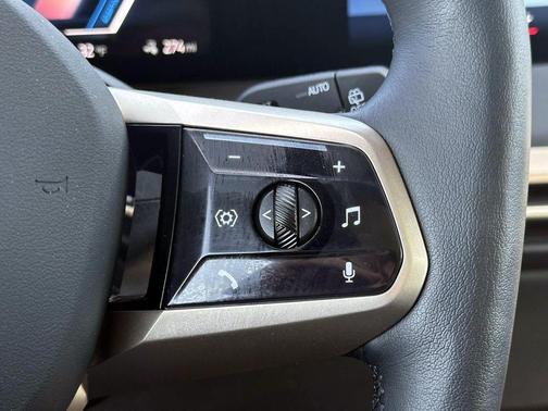 2026 BMW iX xDrive60