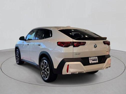 Mineral White Metallic 2026 BMW X2 xDrive28i